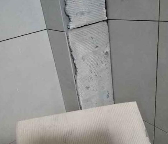 琼结瓷砖空鼓维修公司分享下厨房瓷砖脱落的补救措施。